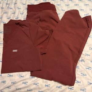 Women’s Figs scrub set